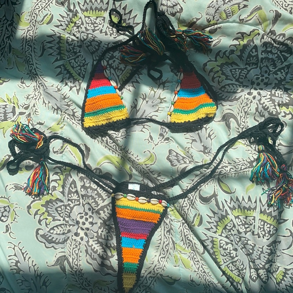 SUPER FLATTERING andi bagus bikini size s/m